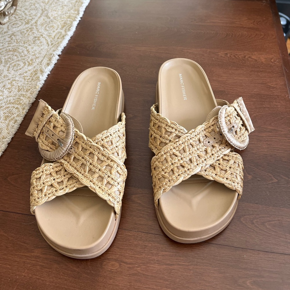 Marc Fisher Welti sandal 
Size 7.5